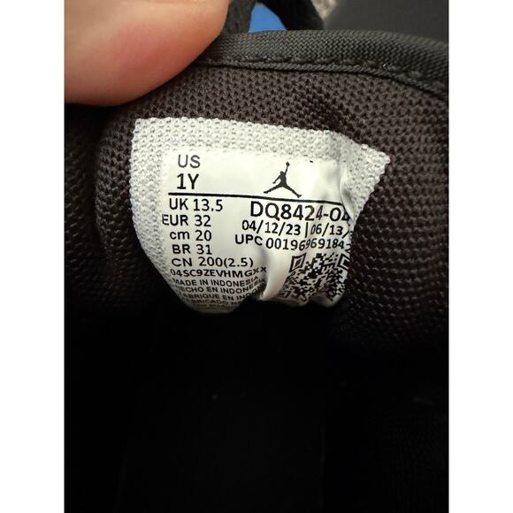 Nike Air Jordan youth size 1 - Picture 6 of 7